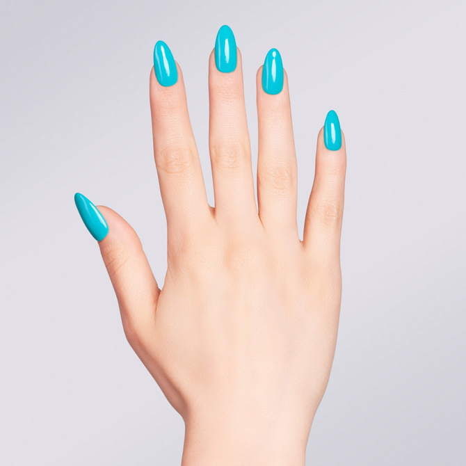 Esmalte semipermanente  Water Kiss mano
