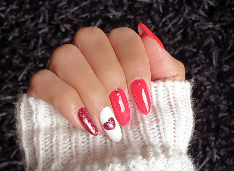 Manicura con corazón
